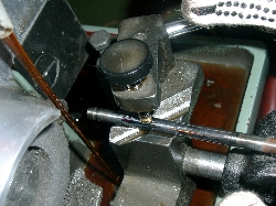 Обработка торца клапана на станке SVS SERIES II DELUXE (KWIK-WAY, США)