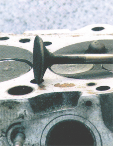 Профиль рабочей фаски клапана практически повторяет форму изношенного седла