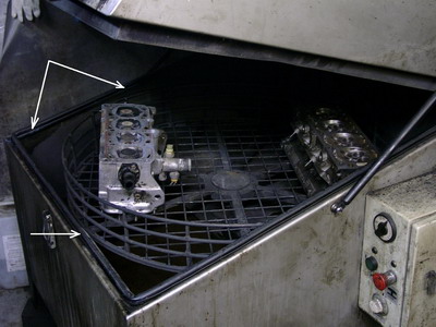 Моечная машина AWM900. Стрелками обозначены места ремонта уплотнения